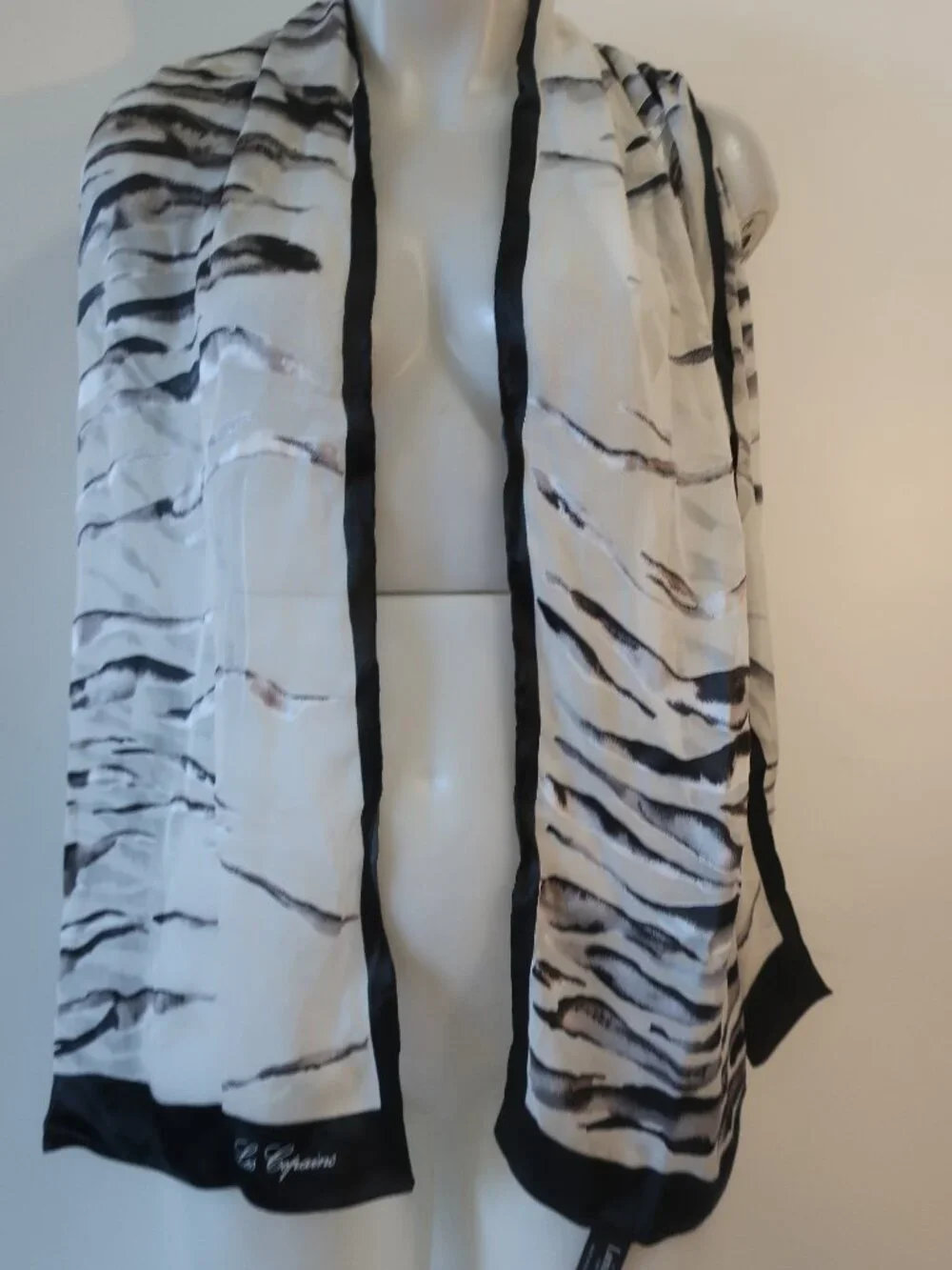 Womens Larioseta Como Les Copains White Black (Item- 159) Zebra Print Silk Scarf